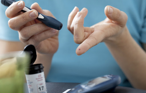 Hipoglisemi nedir? Hipoglisemi belirtileri Nelerdir? Bu durumda ne yapılmalıdır?